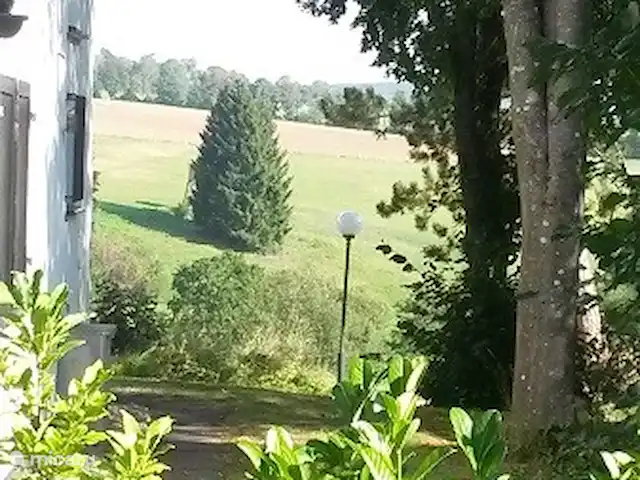 Maison de vacances idyllique dans l'Eifel | Allemagne, Eifel, Lissendorf - bungalow vue de la cour arrière