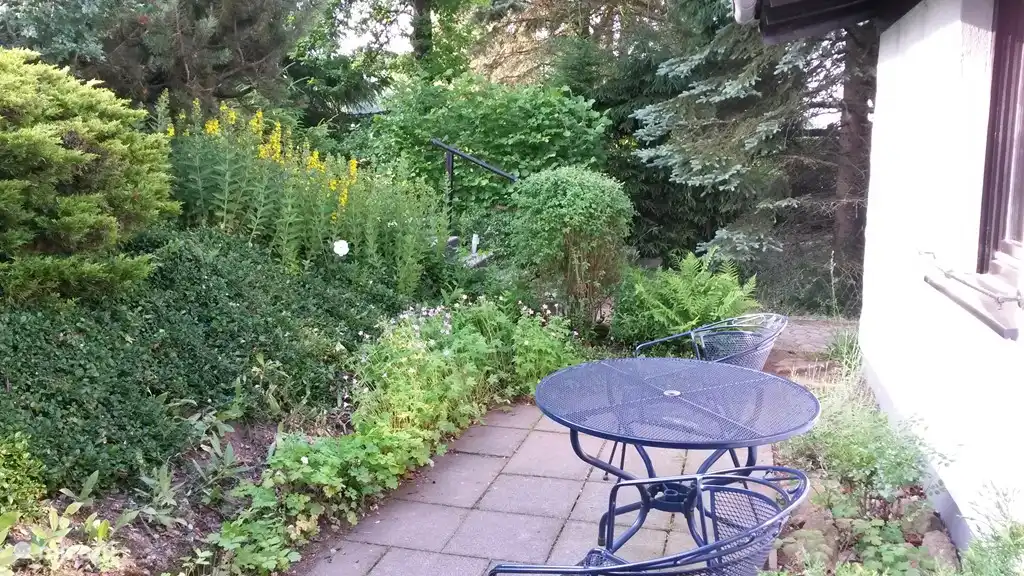 Terrasse an der Vorderseite ...