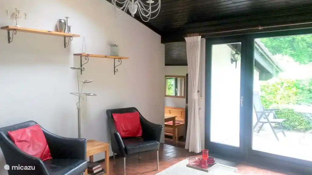 mit kleiner Treppe zur unteren Küche