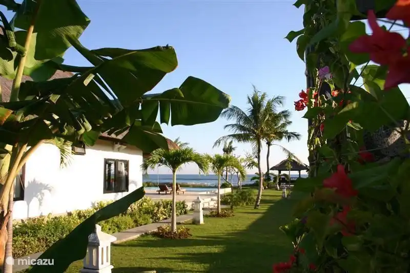 Rent villa Villa Merah in Pemuteran, Bali, Indonesia - Micazu