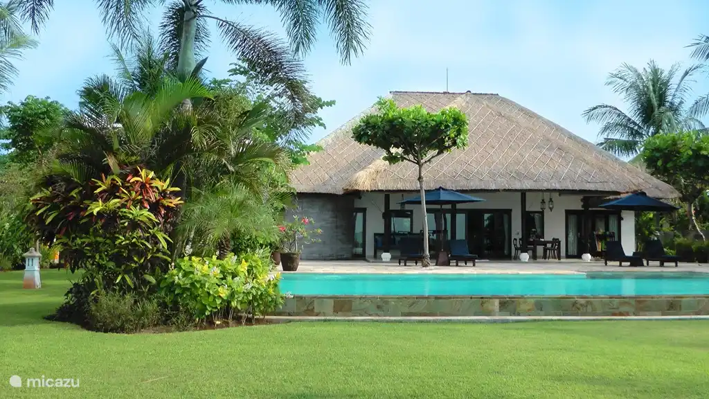 Rent Villa Senang In Lovina Bali Micazu