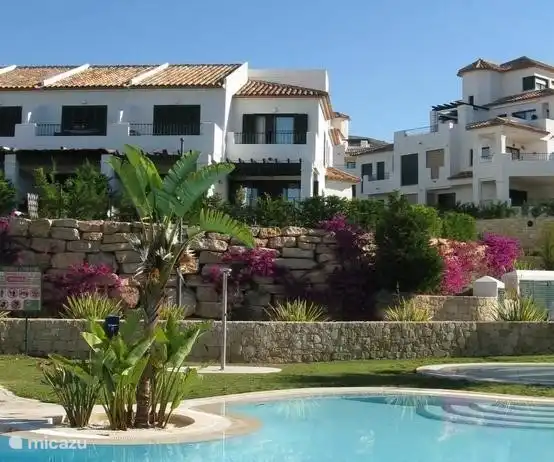 Huis met zwembad ervoor. Heel kindvriendelijk.