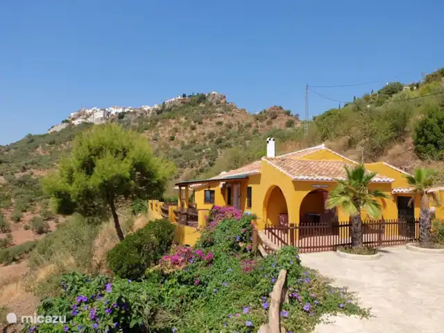 Villa Amarilla Andalousie Avec Piscine | Espagne, Costa del Sol, Comares - villa Un paradis. En arrière-plan le beau village de Comares
