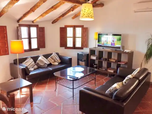 Villa Amarilla Andalousie Avec Piscine | Espagne, Costa del Sol, Comares - villa Salon avec smart TV (pour oauw Netflix) et toutes les chaînes néerlandaises par satellite.
