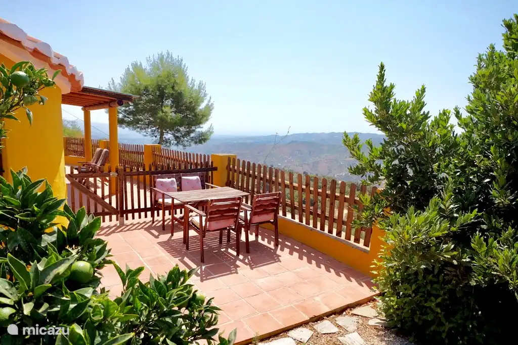 Diverse zitjes en terrassen om van het buiten zijn te genieten.