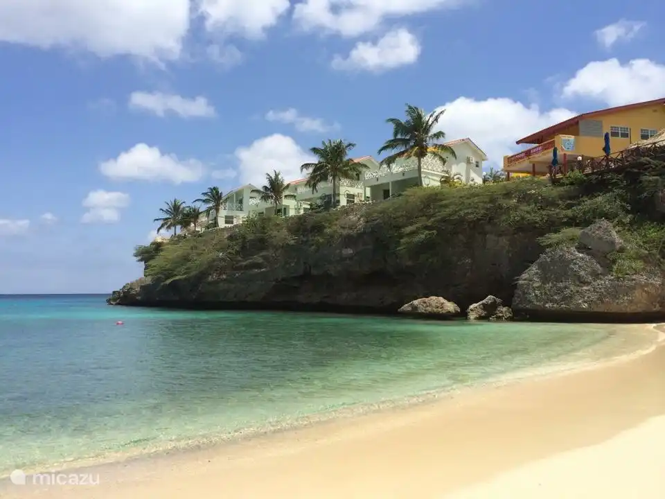Der Strand Playa Lagun ist vom Resort aus über eine Treppe zu erreichen