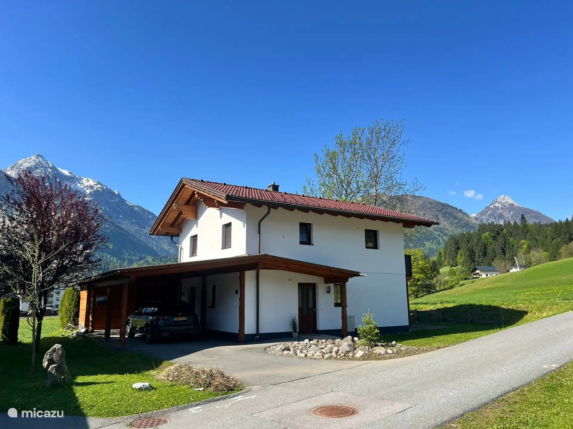 Chalet Giusto with large garden