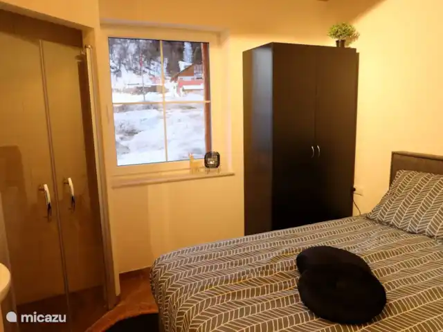 Chalet Giusto aan de Piste 6 pers. huren in Oostenrijk, Karinthië, Kötschach-Mauthen - villa Slaapkamer 3 met eigen douche en een wasgelegenheid.