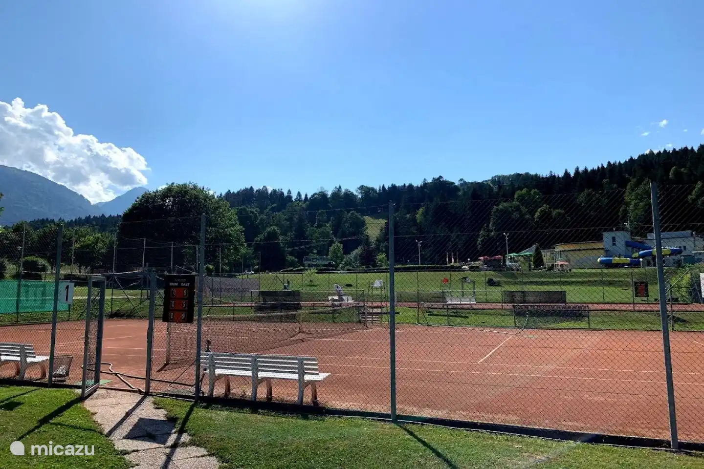 Tennis courts distance chalet Giusto 250 mtr