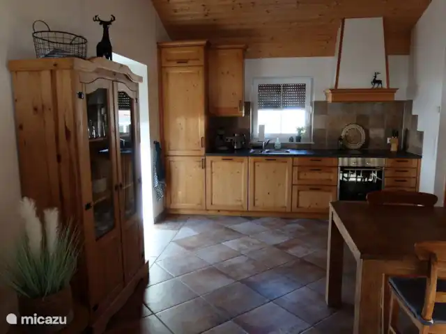 Chalet Giusto aan de Piste 6 pers. huren in Oostenrijk, Karinthië, Kötschach-Mauthen - villa Ruime keuken voorzien van een vaatwasmachine, inductie kookplaat en bak-griloven