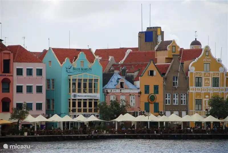 Handelkade avec terrasses