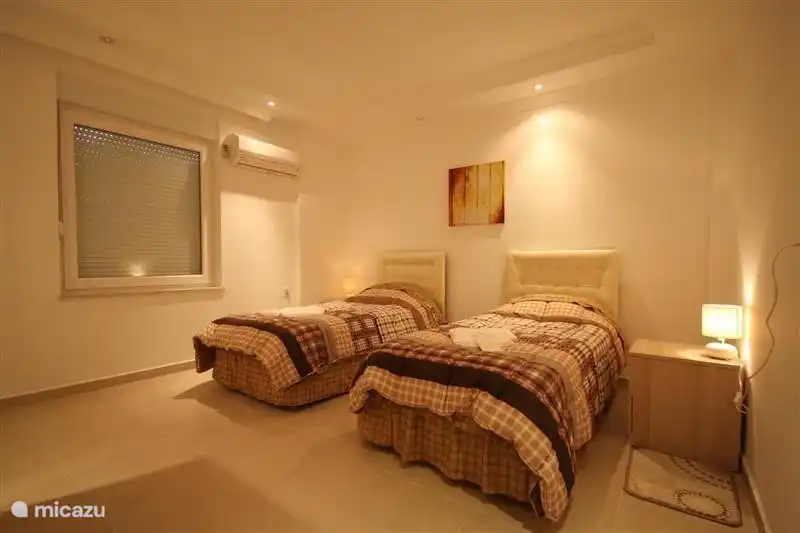 2x dormitorios con 2 camas cada uno