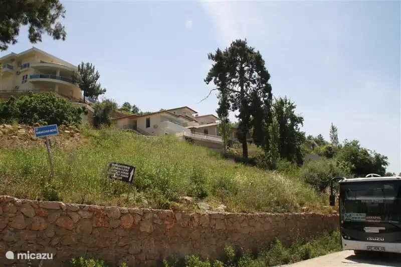 Villa Kestel y parada de autobús