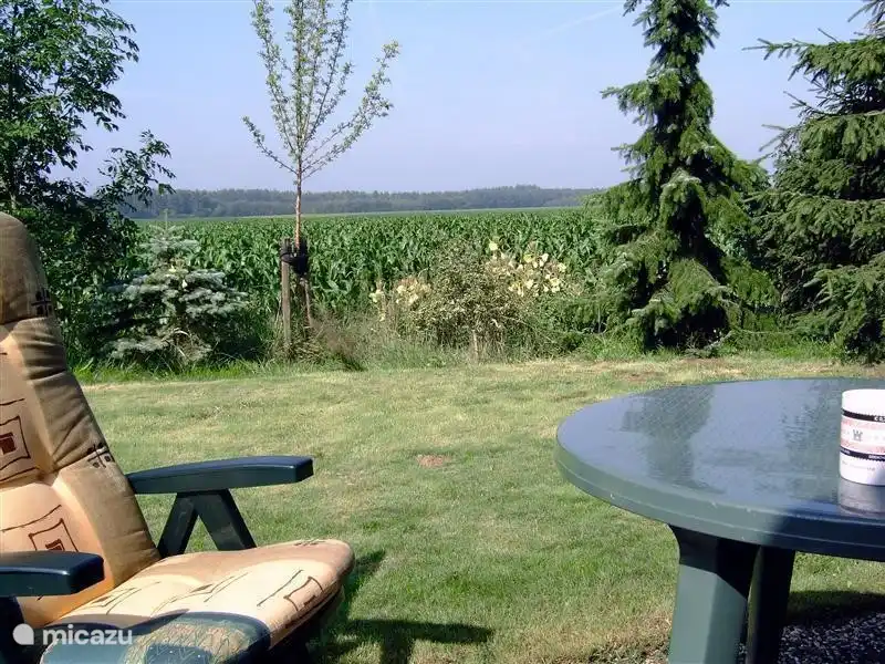 Blick von Südwesten nach Sonnenterrasse auf die Wälder und Ackerland