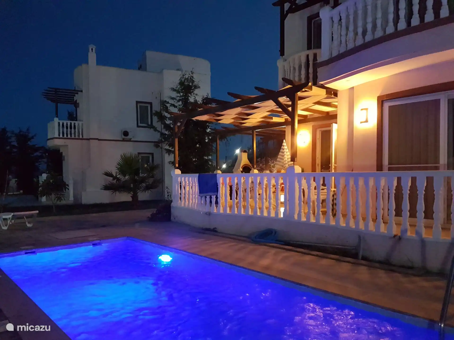 Auch am Abend genießen wir das Schwimmen.