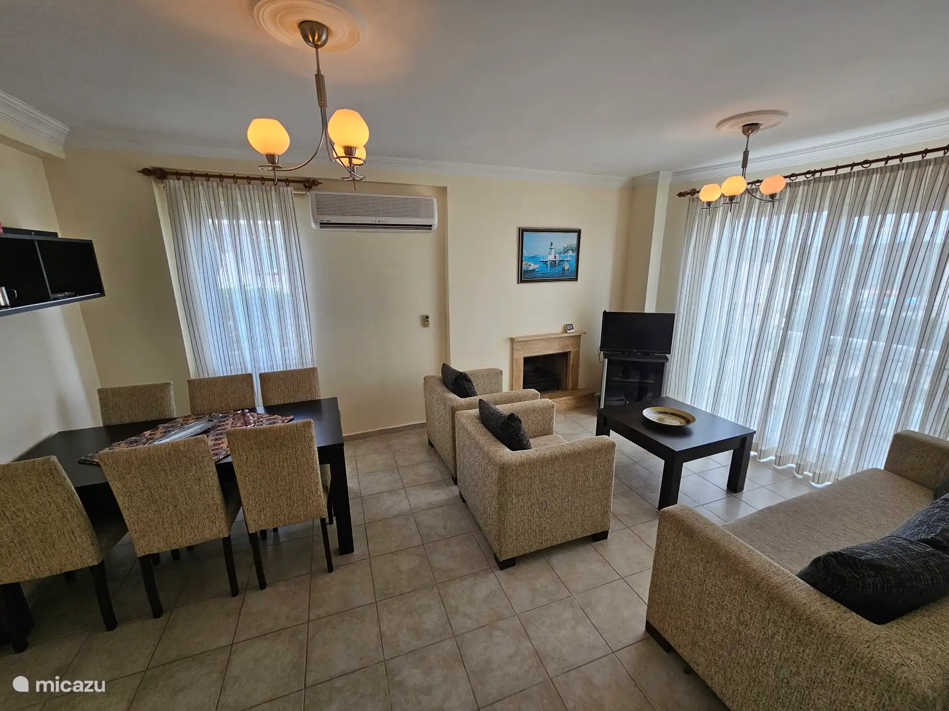 Gemütliches Wohn-/Esszimmer.