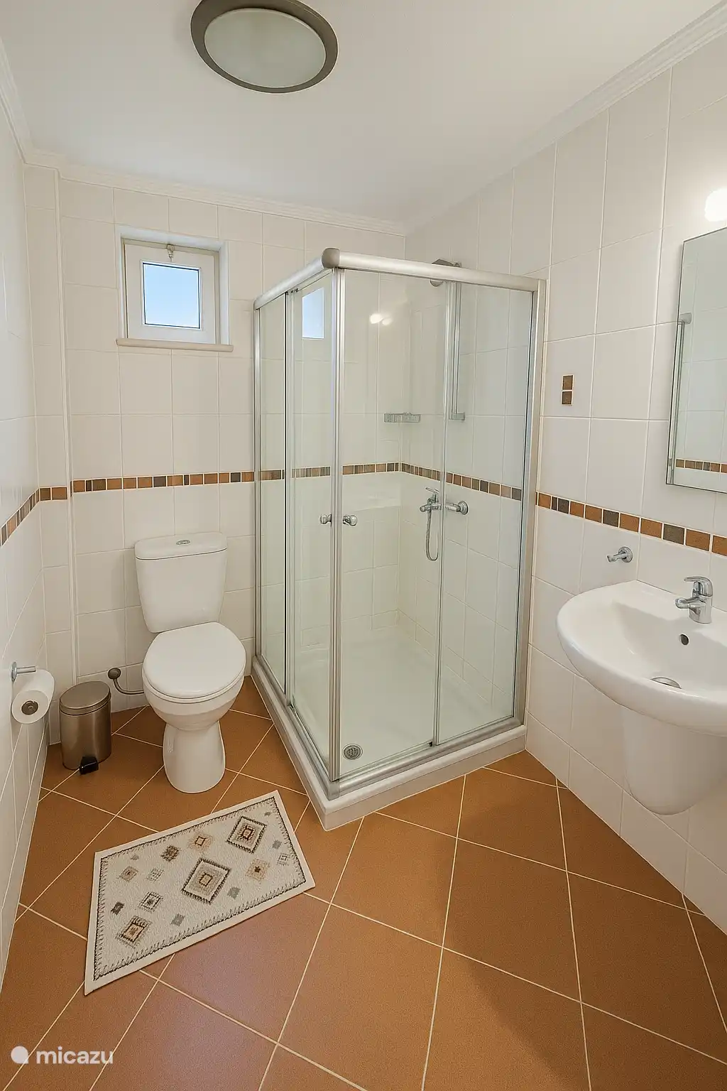 Badezimmer im Hauptschlafzimmer.