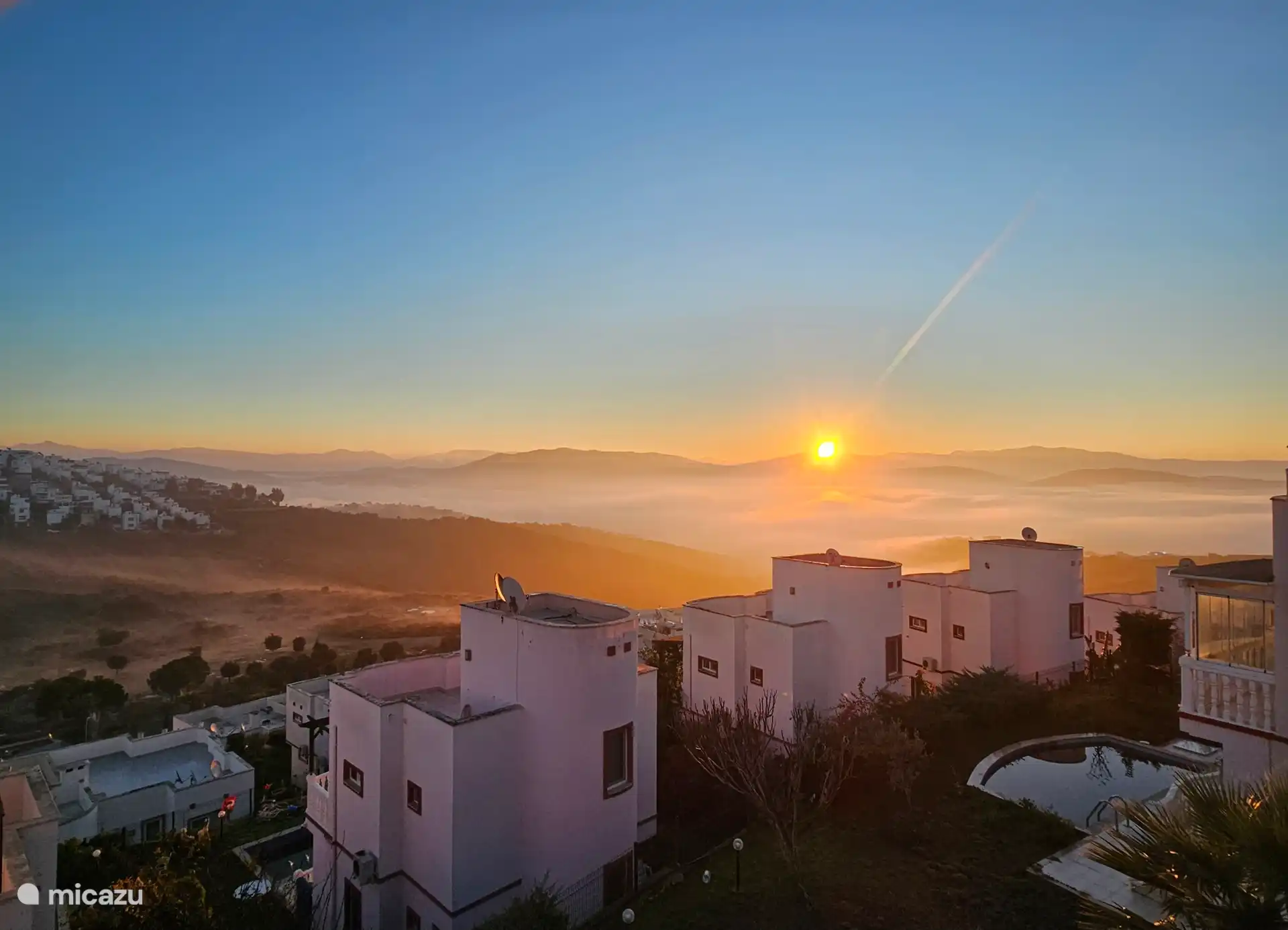 Sonnenaufgang über dem Tuzla-See. 
Im Sommer nur für Frühaufsteher, aber es lohnt sich auf jeden Fall.