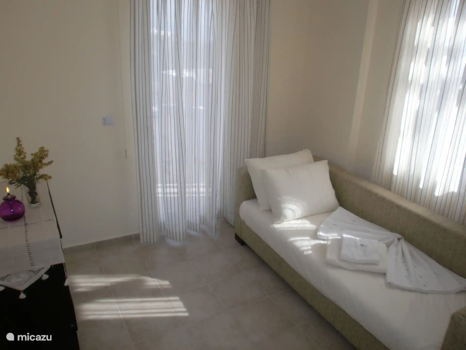 Schlafsofa als Einzelbett.