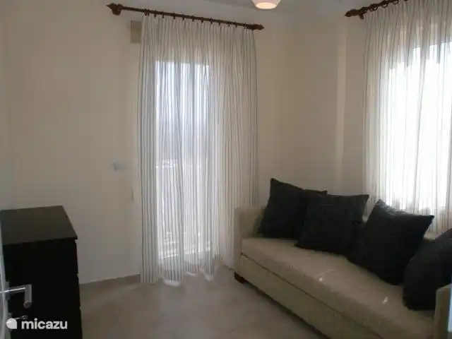 Schlafzimmer im ersten Stock, kann als Ruheraum oder als Schlafzimmer für 1-2 Personen genutzt werden