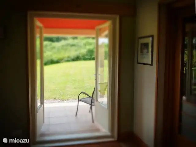Maison Le Bip | France, Haute-Vienne, Saint-Sulpice-les-Feuilles - villa Vue de la salle à manger sur le jardin.