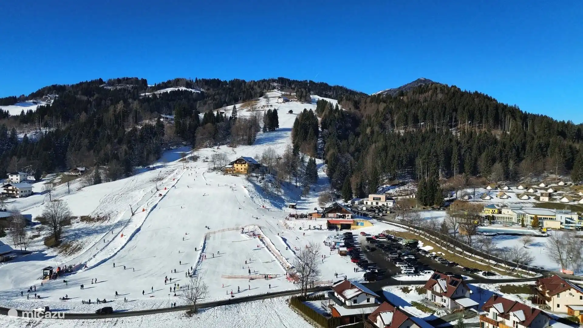 A 10 minutos andando de nuestra casa, la estación de esquí de Kotschach es ideal para principiantes, niños y para deslizarse en trineo