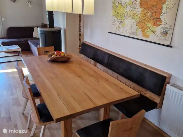 Alpenruhe | Autriche, Carinthie, Kötschach-Mauthen - maison de vacances Salle à manger avec canapé et chaises neuves Oct. 2024