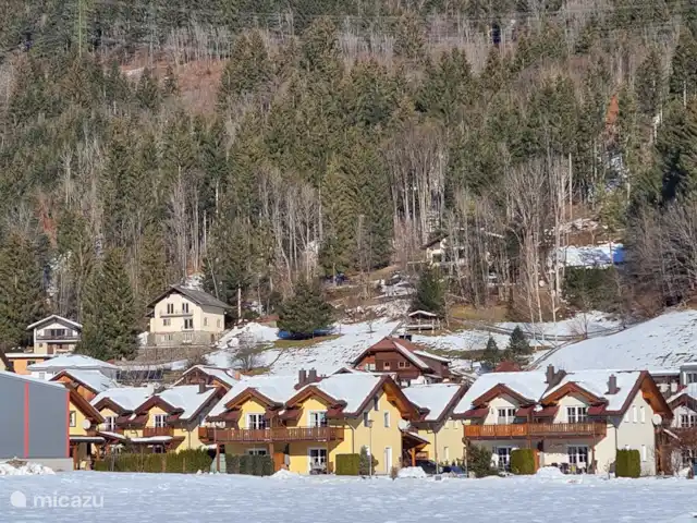 Alpenruhe | Autriche, Carinthie, Kötschach-Mauthen - maison de vacances De l’autre côté de ce champ, vous pouvez voir notre maison