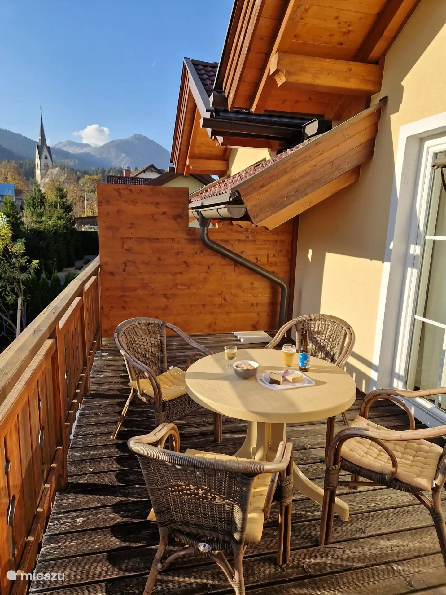 Balcony, enjoy the evening sun 