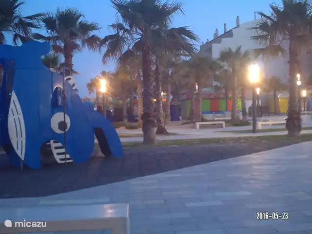 Casa cerca de dunas y mar en La Mata en España, Costa Blanca, La Mata - casa vacacional Plaza por la tarde