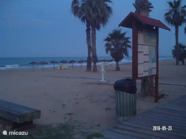 Casa cerca de dunas y mar en La Mata en España, Costa Blanca, La Mata - casa vacacional Playa y paseo marítimo por la noche.