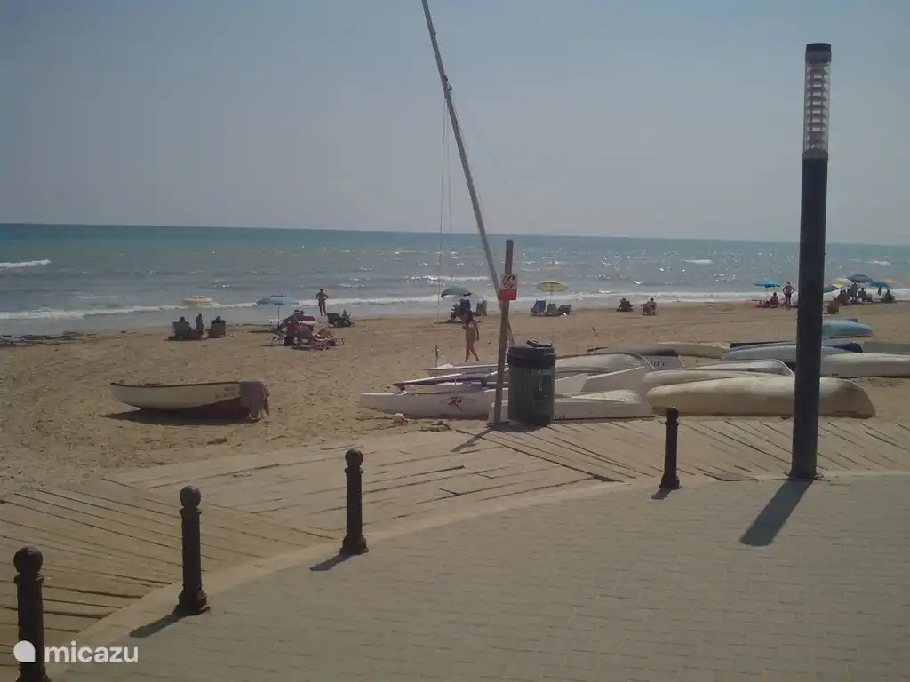 bateaux sur la plage