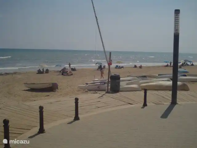 Casa cerca de dunas y mar en La Mata en España, Costa Blanca, La Mata - casa vacacional barcos en la playa