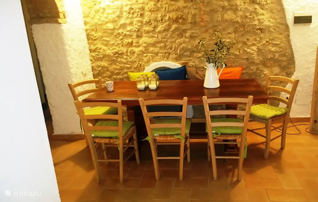 Sitzecke zum Lesen oder Drink in einem der Zimmer im Casa Pino bereits Capuccino