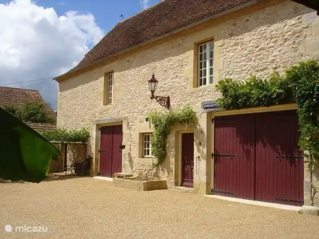 Domaine le Dragon Rouge | France, Dordogne, Tourtoirac - ferme Notre cour