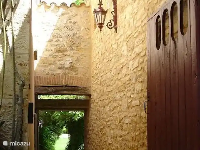 Domaine le Dragon Rouge | France, Dordogne, Tourtoirac - ferme Passage au jardin