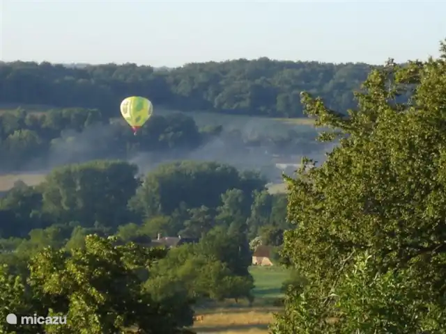 Domaine le Dragon Rouge | France, Dordogne, Tourtoirac - ferme Aérostiers de passage