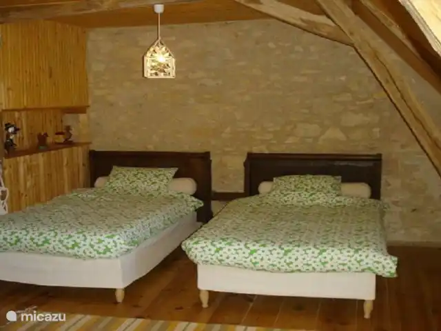Domaine le Dragon Rouge | France, Dordogne, Tourtoirac - ferme Chambre 2, avec 3 lits simples