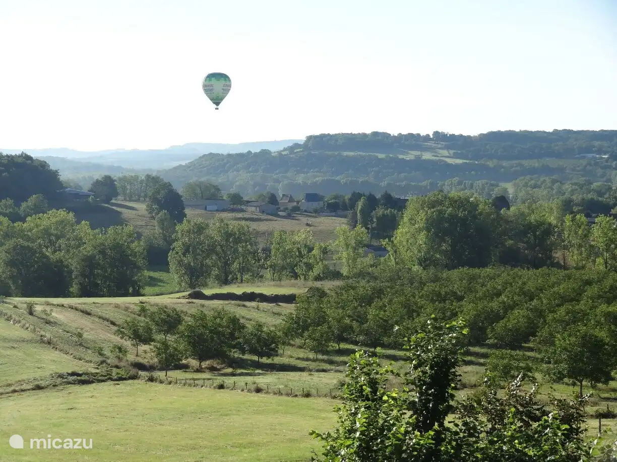 Balloon trips can be made from Hautefort