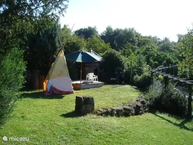 Domaine le Dragon Rouge | France, Dordogne, Tourtoirac - ferme Le coin jeux pour les enfants