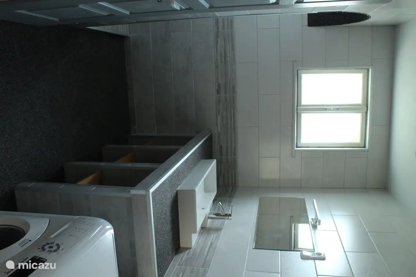 Handtücher werden zur Verfügung gestellt.