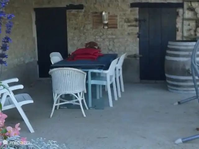 Location de vacances Le Clos Robert | France, Vendée, Longeville-sur-Mer - maison de vacances Même quand il pleut, vous pouvez vous asseoir dehors.