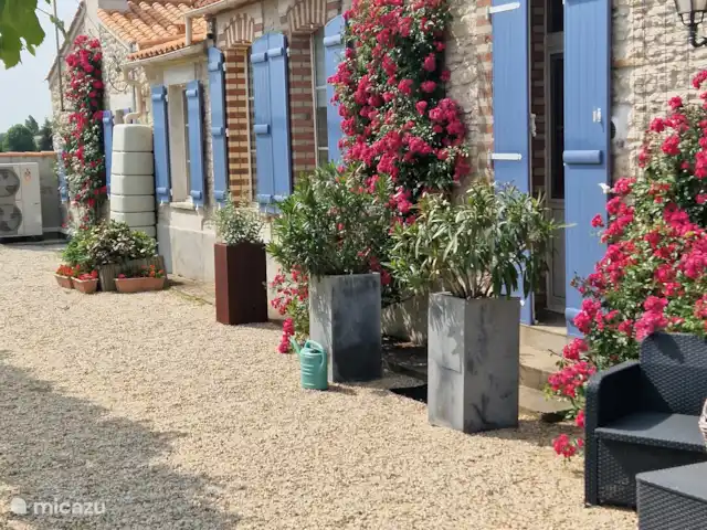 Location de vacances Le Clos Robert | France, Vendée, Longeville-sur-Mer - maison de vacances Devant la maison