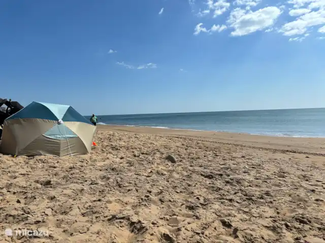 Location de vacances Le Clos Robert | France, Vendée, Longeville-sur-Mer - maison de vacances Sur la plage, vous pouvez voir Il de Ré au loin.