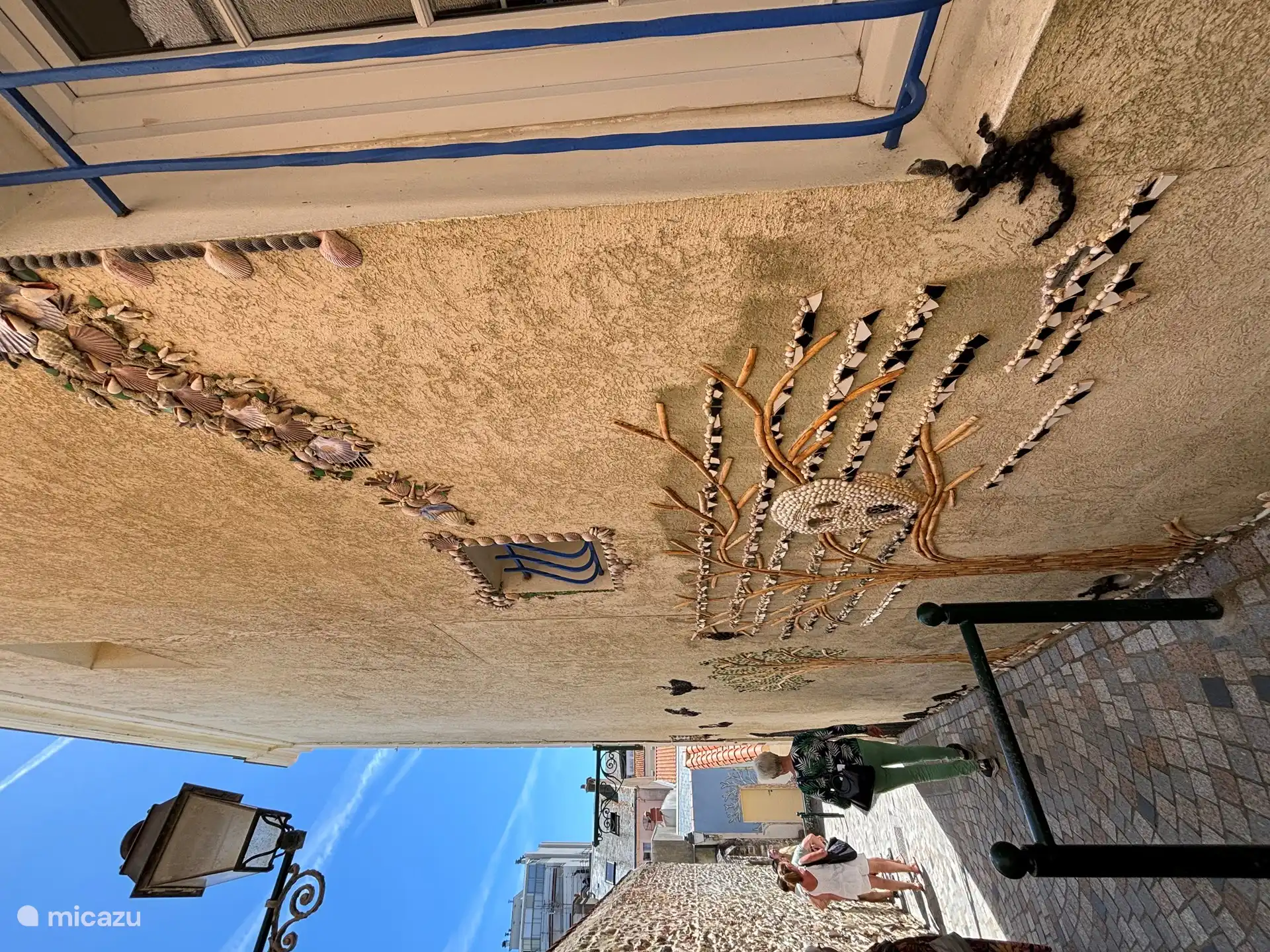 Anblick. Straßen mit Muschel-Tableaus. Quartier L'^ile Penotte.