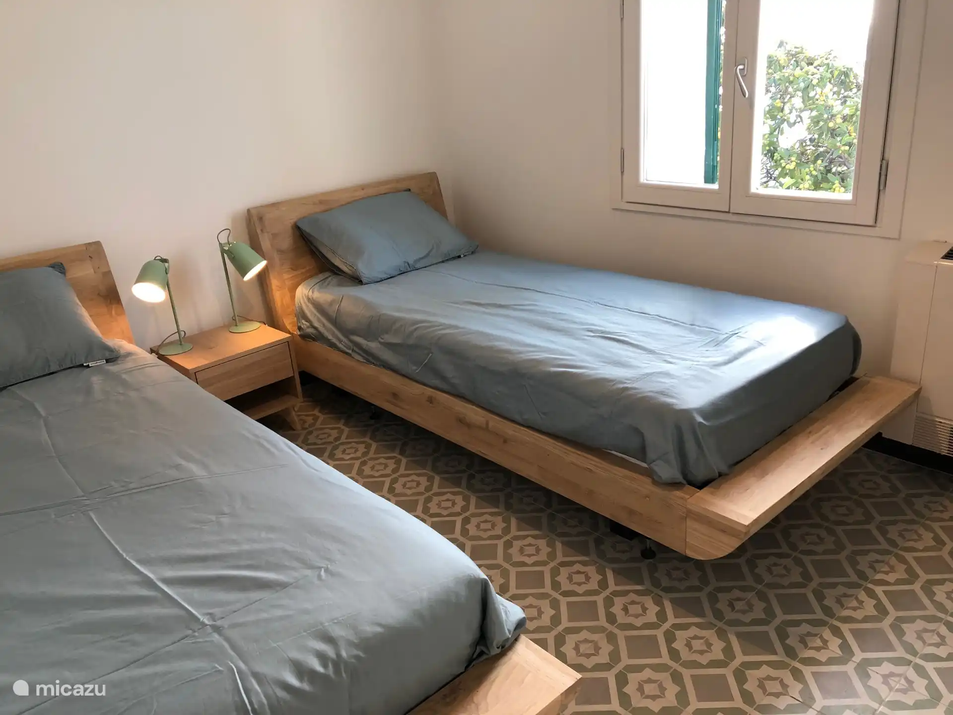 Das grüne Schlafzimmer: mit 2 Einzelbetten.