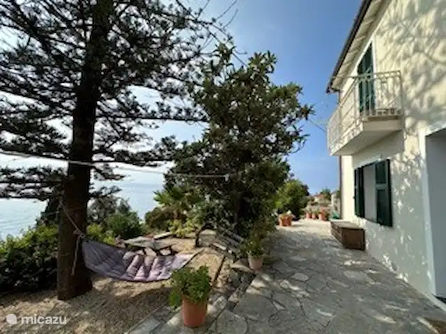 Villa 8 personnes BloemenRiviera | Italie, Ligurie, Piani Cipressa - villa Terrasse devant la maison.