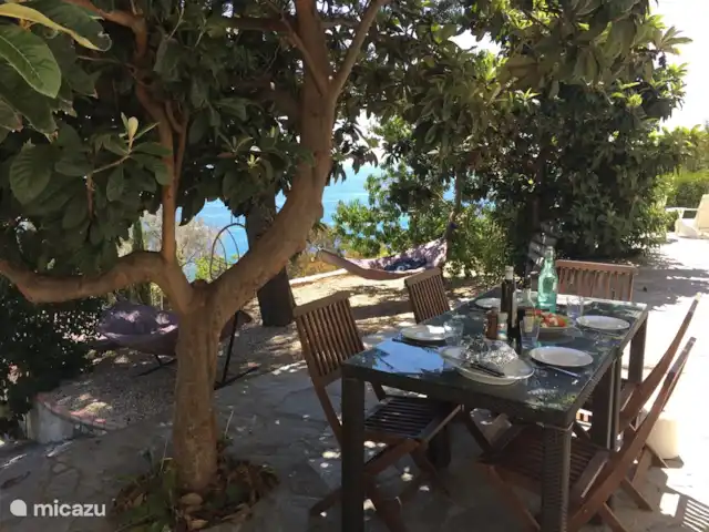 Villa 8 personnes BloemenRiviera | Italie, Ligurie, Piani Cipressa - villa autour de la villa se trouvent de nombreux coins salons ombragés.