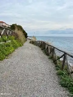 Sentier pédestre le long de la mer. Environ 20 minutes à pied de San Lorenzo al Mare.