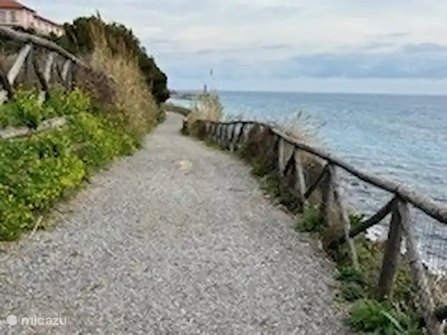 Villa 8 personnes BloemenRiviera | Italie, Ligurie, Piani Cipressa - villa Sentier pédestre le long de la mer. Environ 20 minutes à pied de San Lorenzo al Mare.